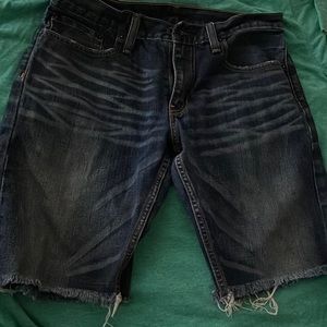 Levi’s jean Bermuda shorts. Like new. Size 33x30.